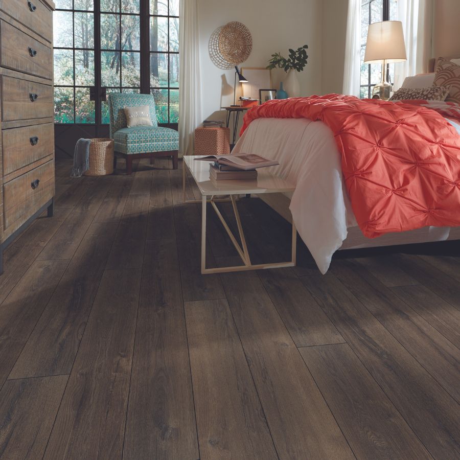 WOOD-LOOK LUXURY VINYL FLOORING IN BEDROOM